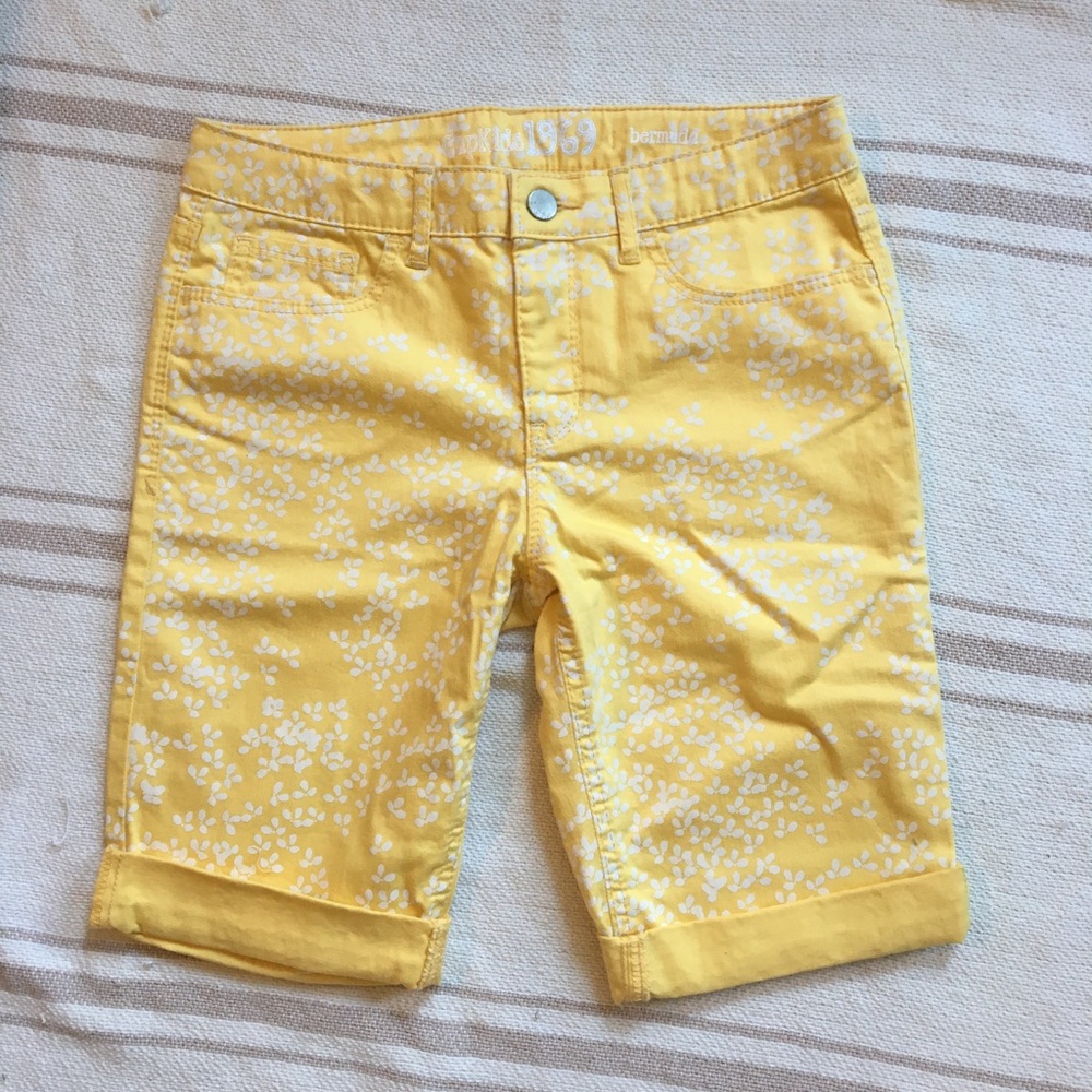 Gapkids yellow floral Bermuda shorts size 16 regular